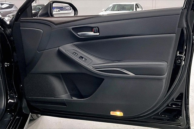 Used 2021 Toyota Avalon XLE w/ Moonroof Package image 28
