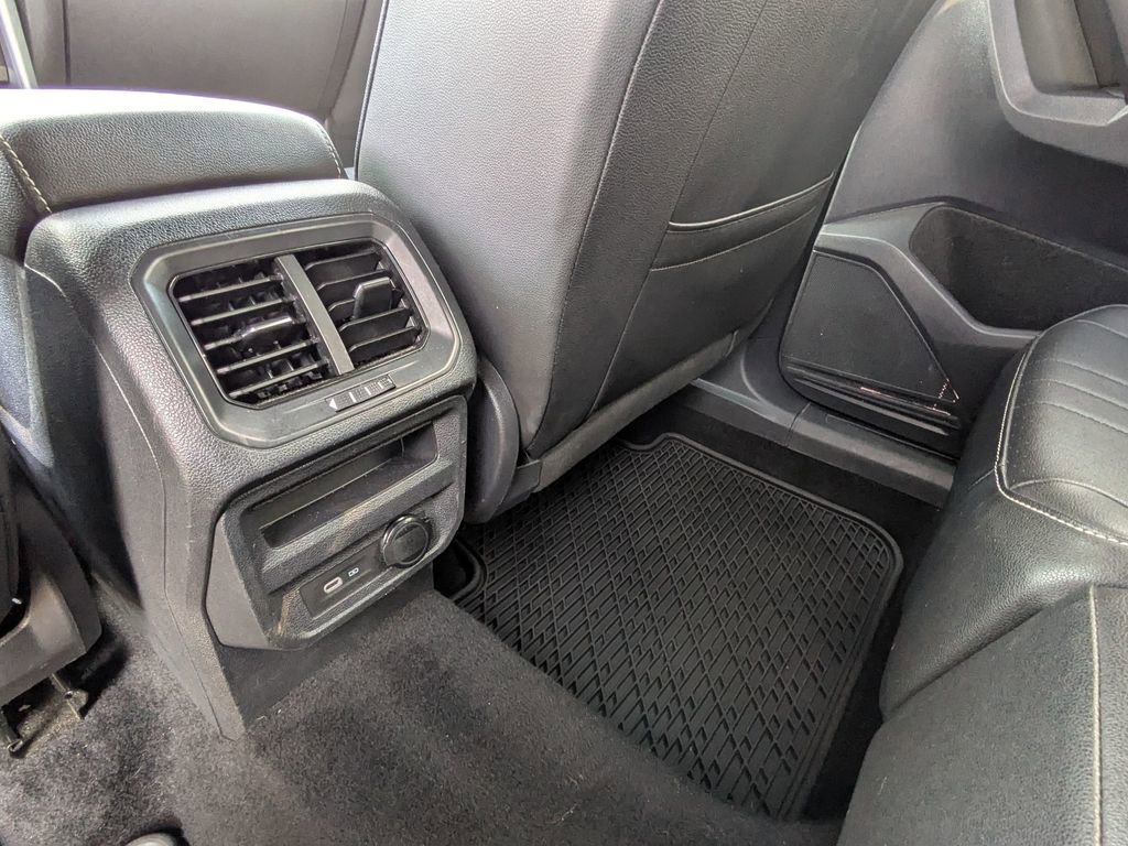 Used 2023 Volkswagen Tiguan SE R-Line image 26
