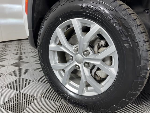 Used 2023 Jeep Grand Cherokee Limited image 13