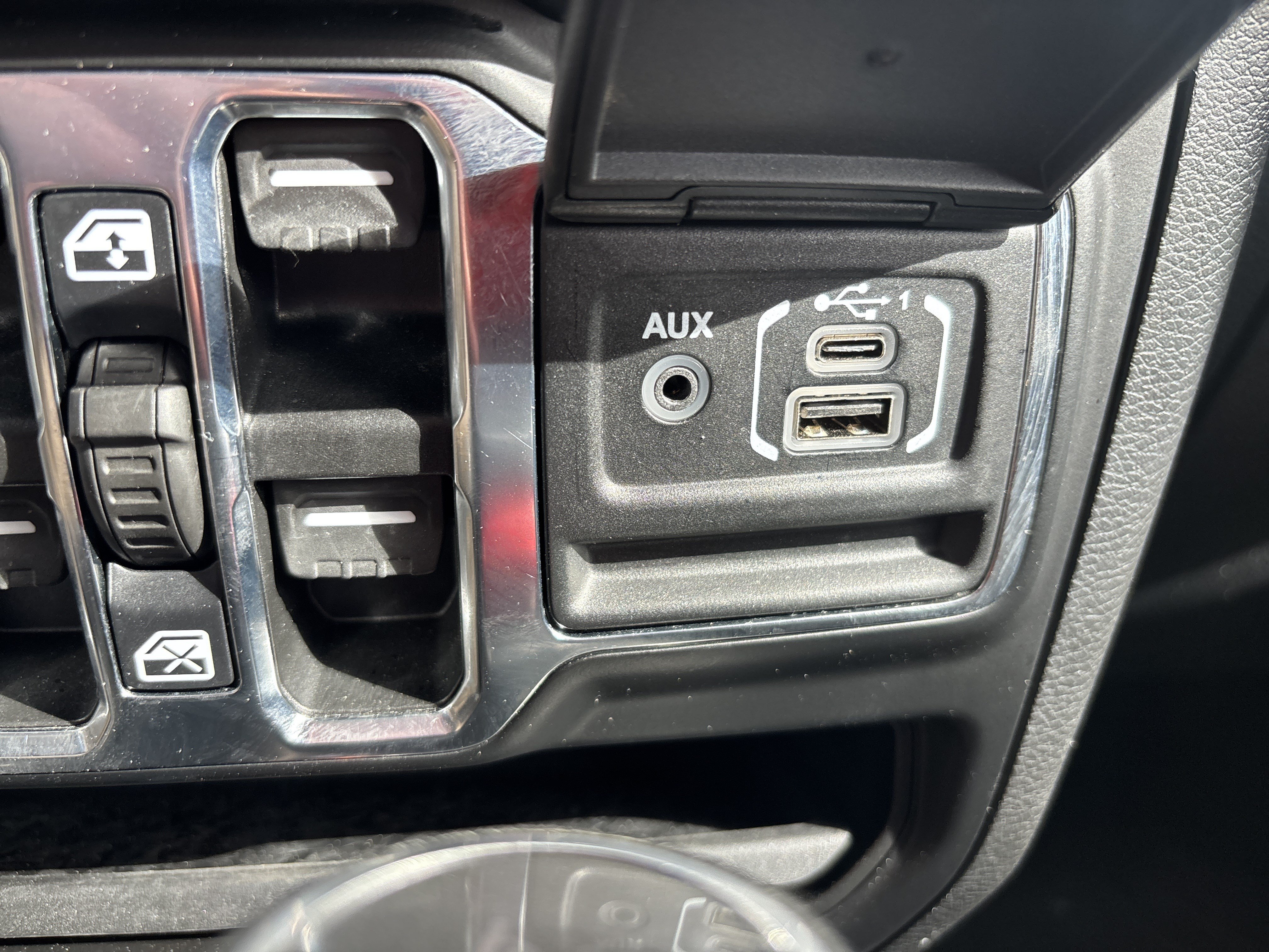 Used 2023 Jeep Wrangler Unlimited w/ Cold Weather Group AWD/4WD image 17