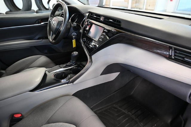 Used 2019 Toyota Camry LE FWD image 14