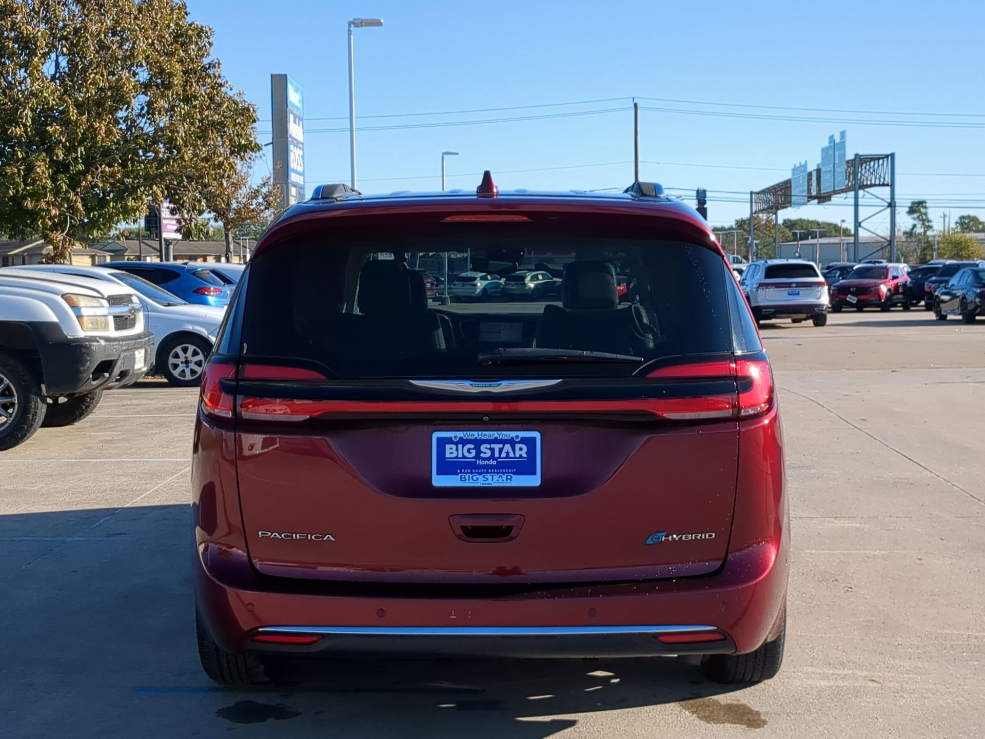 Used 2021 Chrysler Pacifica Touring-L image 5