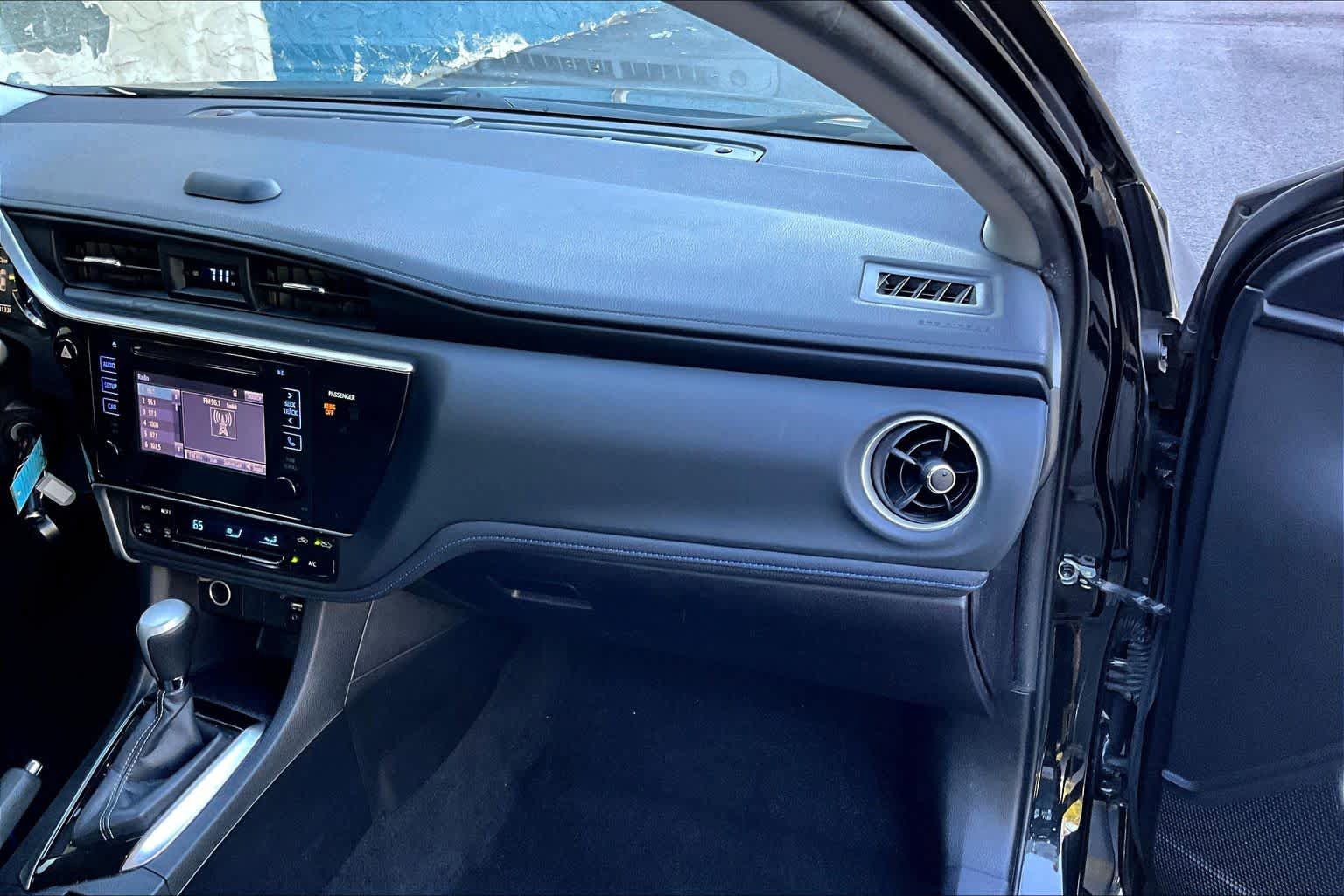 Used 2017 Toyota Corolla SE image 18