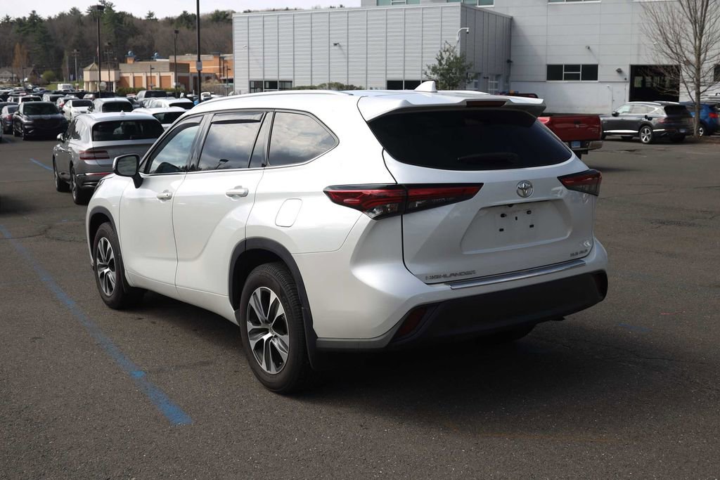 Used 2022 Toyota Highlander XLE image 7