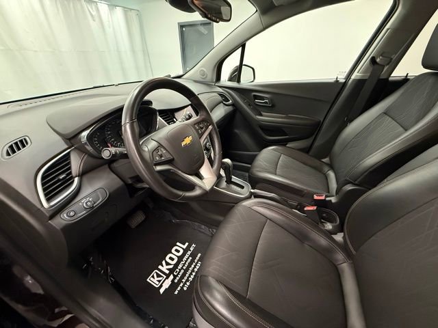 Used 2020 Chevrolet Trax LT w/ LT Convenience Package image 12