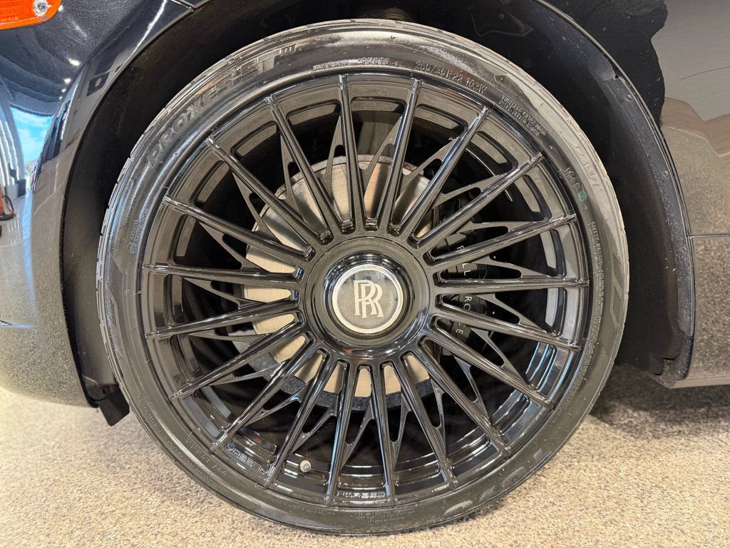 Used 2019 Rolls-Royce Dawn RWD image 32