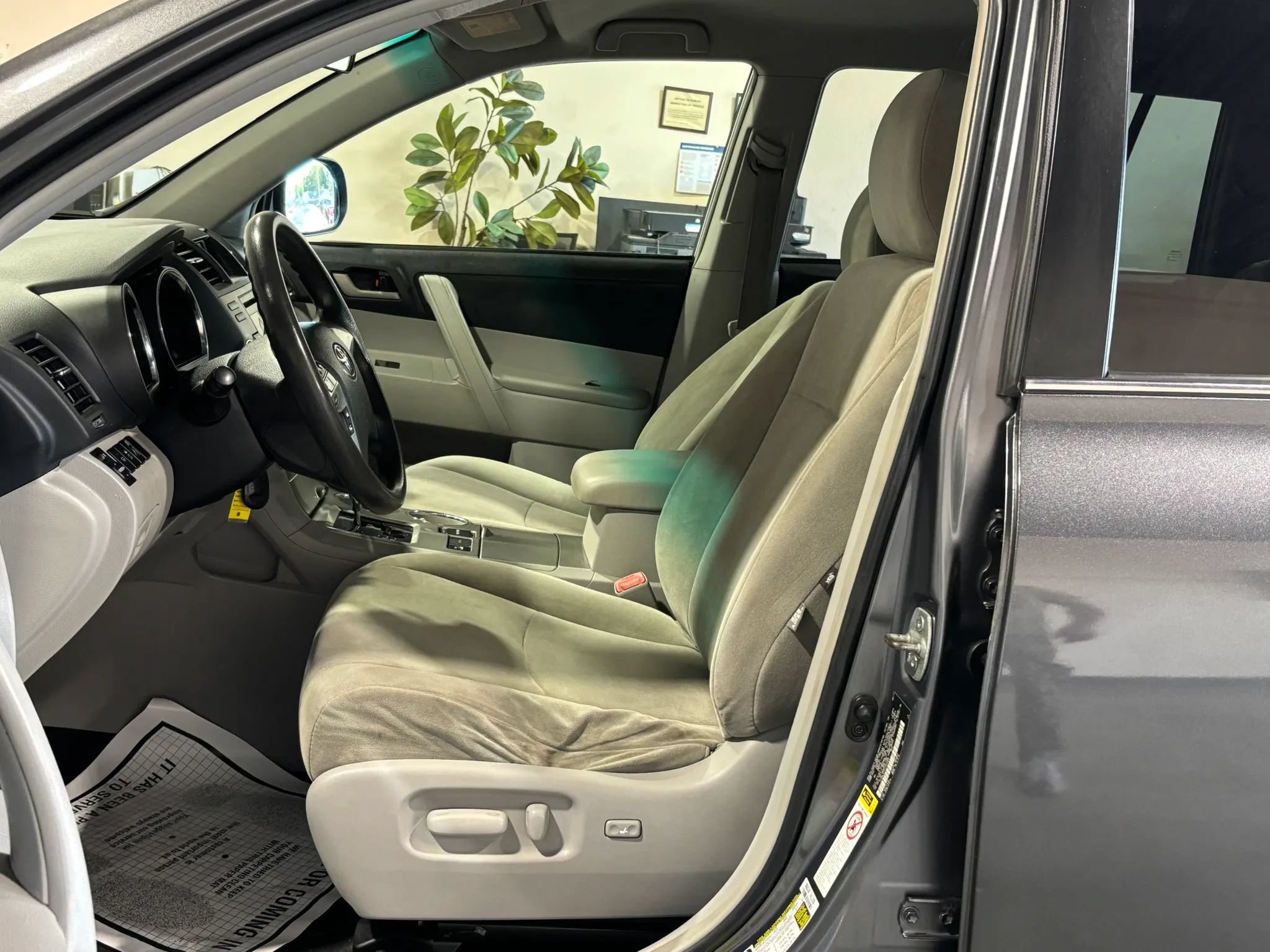 Used 2012 Toyota Highlander 4WD w/ Tech Pkg image 15