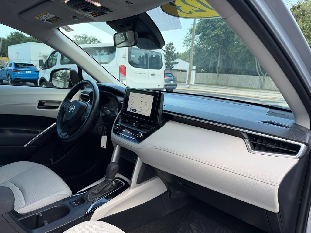 Used 2023 Toyota Corolla Cross L FWD image 29