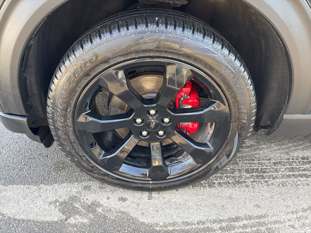 Used 2022 Ford Explorer ST w/ ST Street Pack image 8