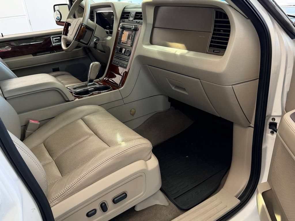 Used 2012 Lincoln Navigator 2WD w/ Monochrome Appearance Pkg image 19