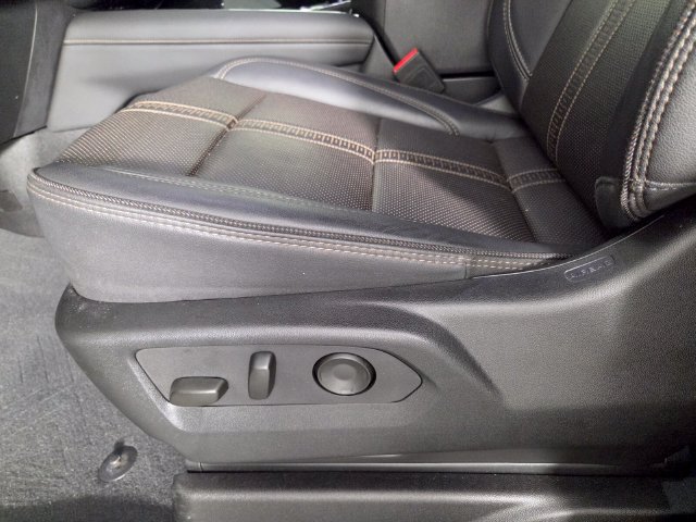 Used 2025 Chevrolet Tahoe High Country RWD image 11