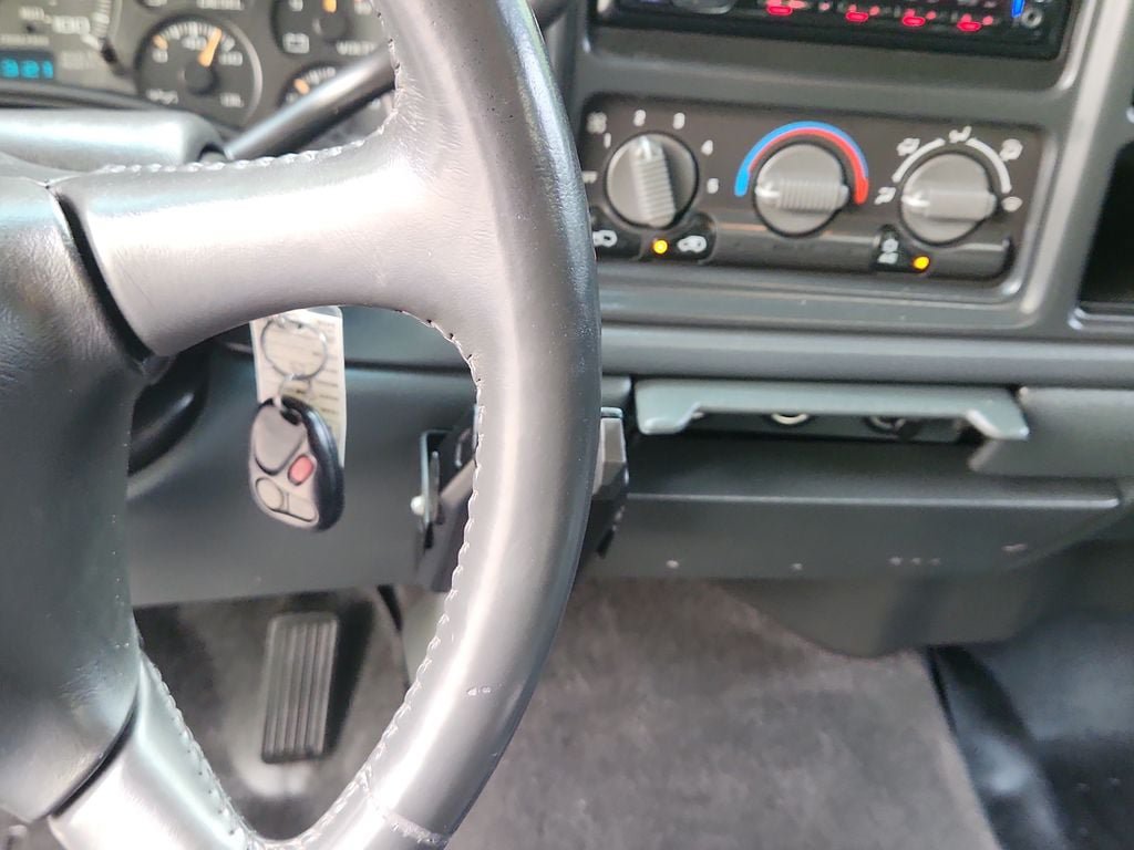 Used 2002 Chevrolet Silverado 2500 LS AWD/4WD image 15
