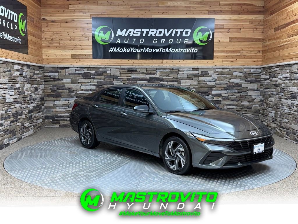 Certified 2025 Hyundai Elantra SEL w/ Cargo Package FWD image 1