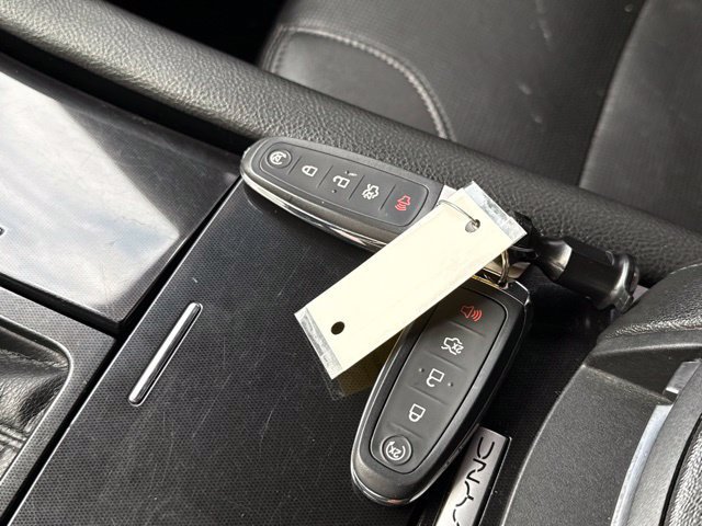 Used 2019 Ford Taurus Limited FWD image 17