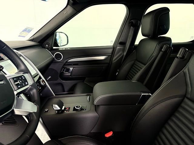 Certified 2025 Land Rover Discovery Dynamic SE image 13
