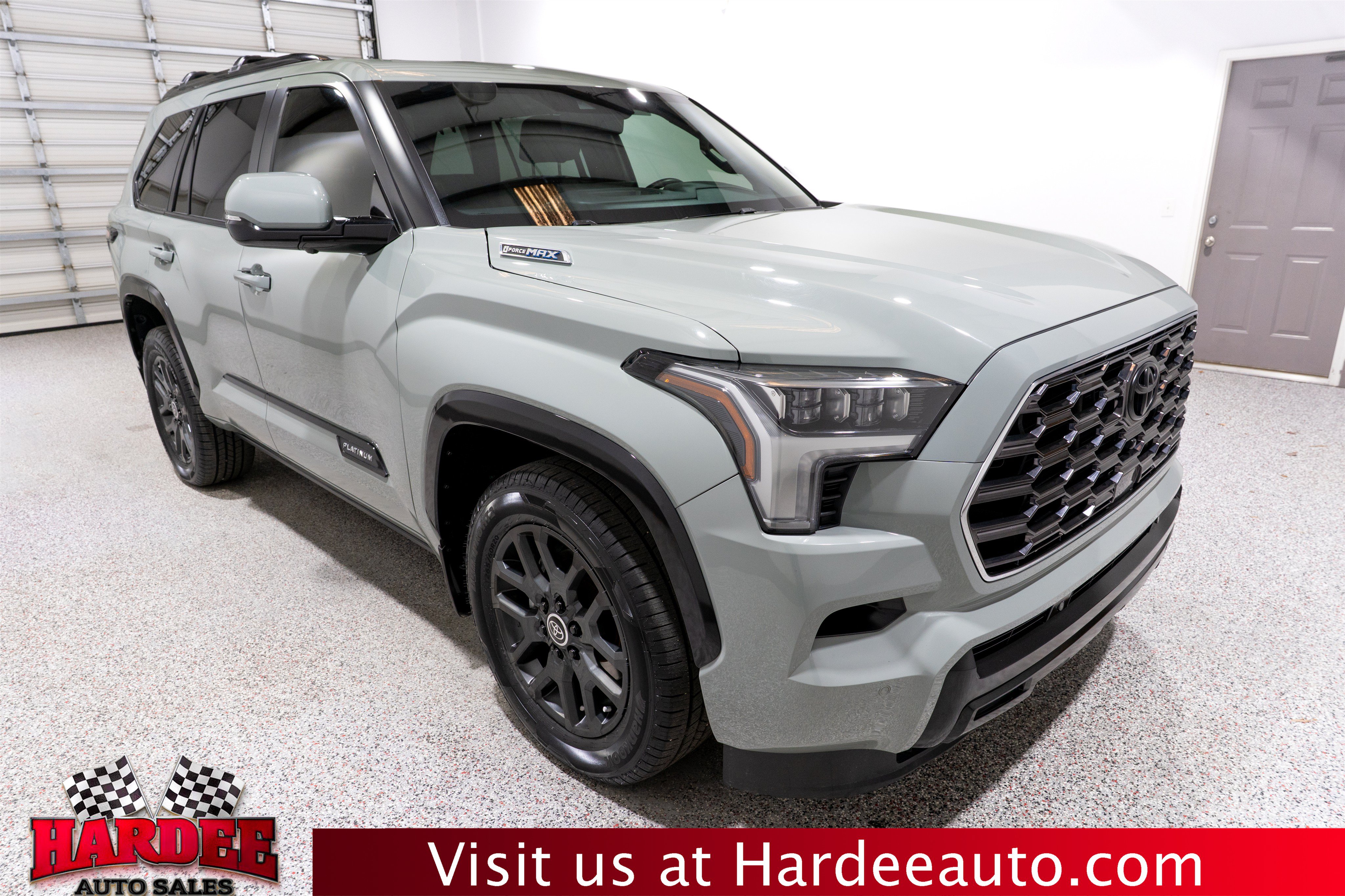 Used 2024 Toyota Sequoia Platinum AWD/4WD image 6
