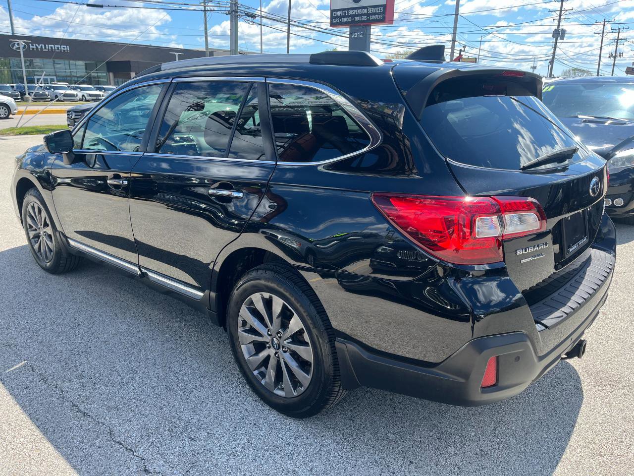 Used 2018 Subaru Outback 3.6R Touring AWD/4WD image 3