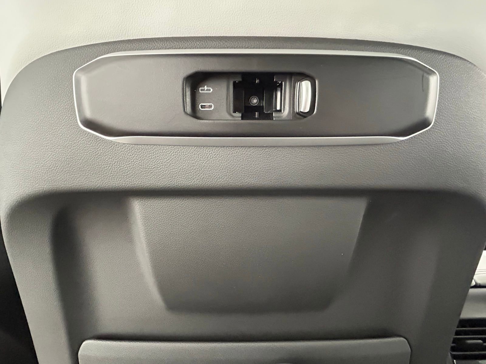 Used 2025 BMW X5 xDrive40i w/ M Sport Package image 35