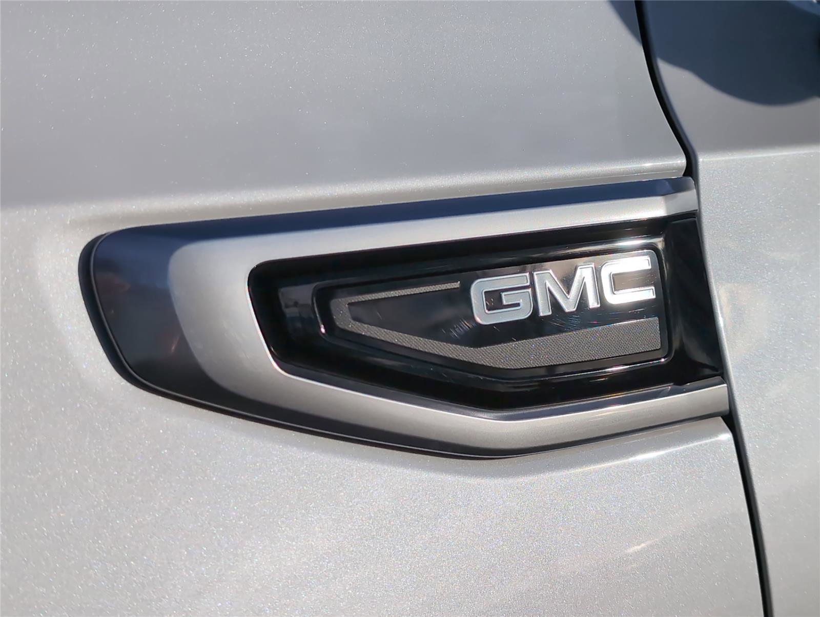 Used 2021 GMC Yukon Denali w/ Denali Premium Package image 10