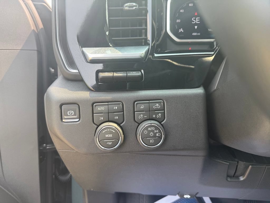 Used 2026 Chevrolet Silverado 2500 LTZ w/ LTZ Premium Package AWD/4WD image 40