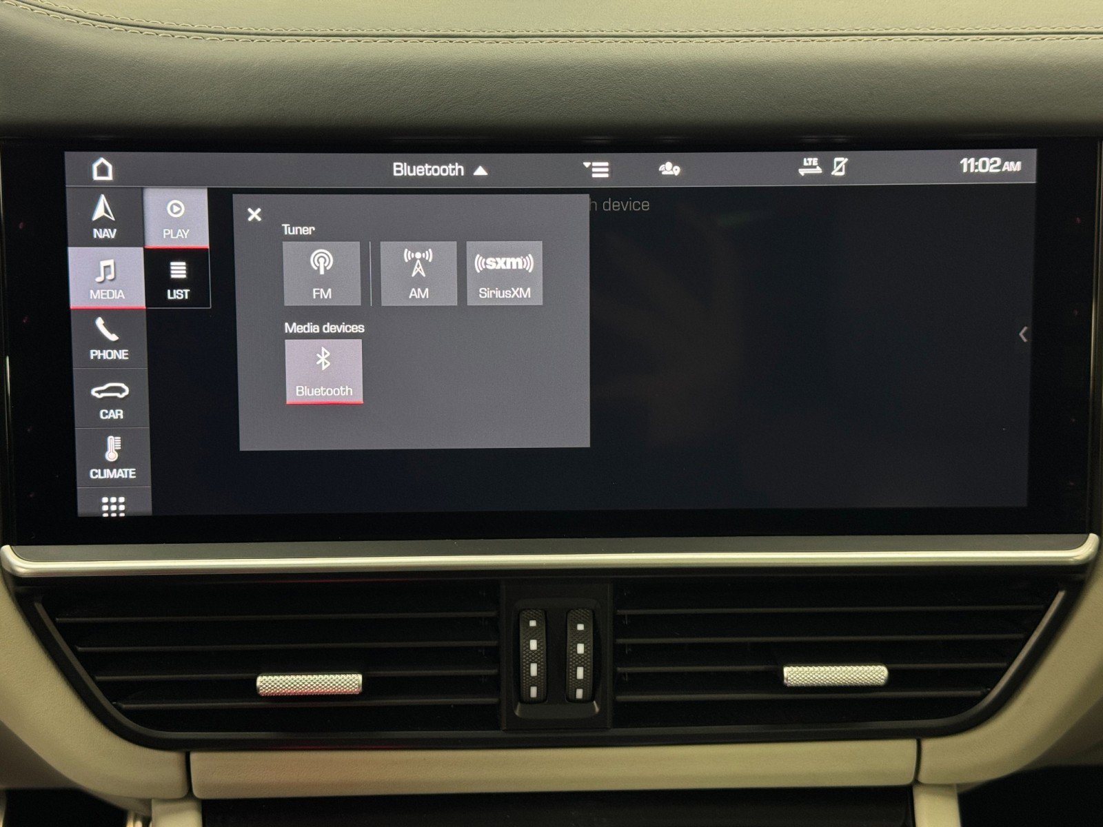 Used 2020 Porsche Cayenne S w/ Premium Package image 27