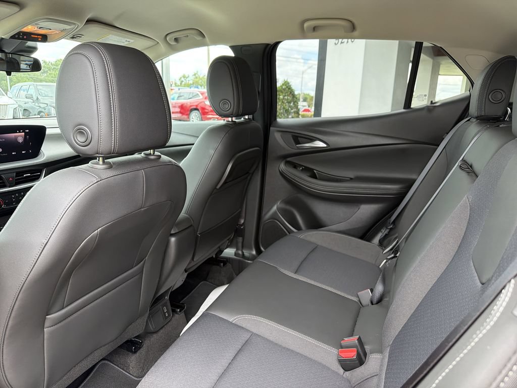 Used 2024 Buick Encore GX Preferred w/ Comfort Package FWD image 17
