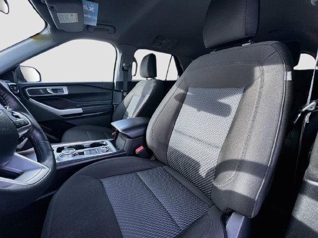 Used 2024 Ford Explorer XLT AWD/4WD image 25