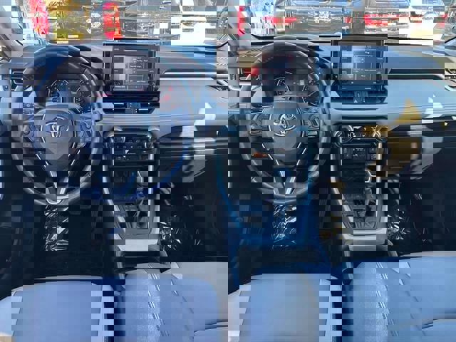 Used 2020 Toyota RAV4 XLE Premium image 8