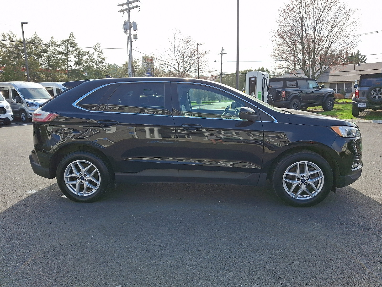 Used 2022 Ford Edge SEL w/ Convenience Package image 4