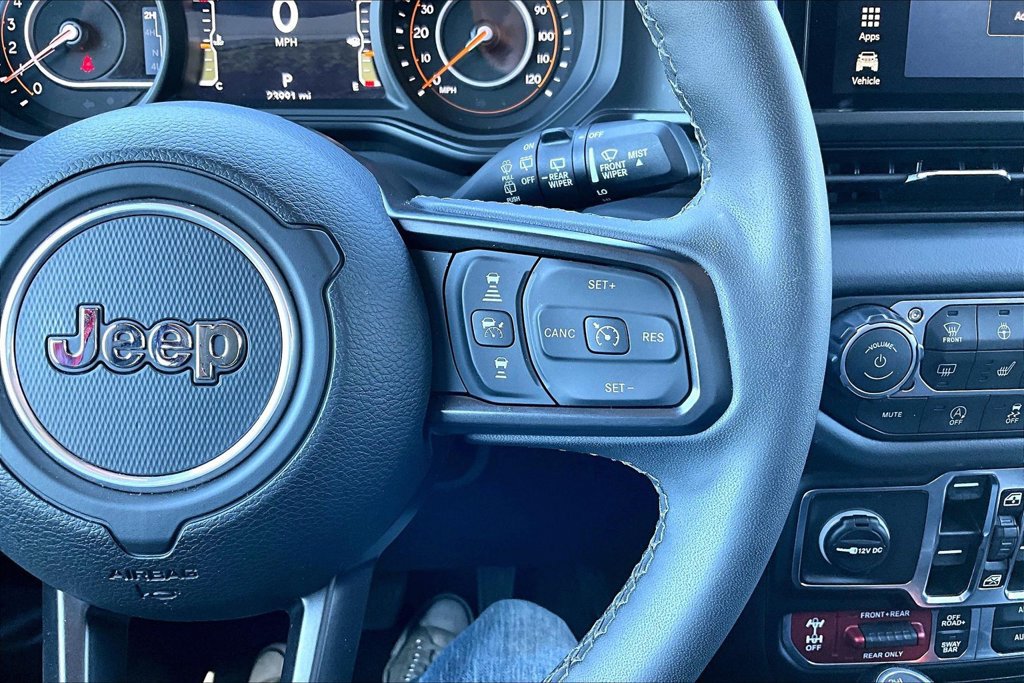 Certified 2025 Jeep Wrangler Unlimited Rubicon w/ Convenience Group AWD/4WD image 7