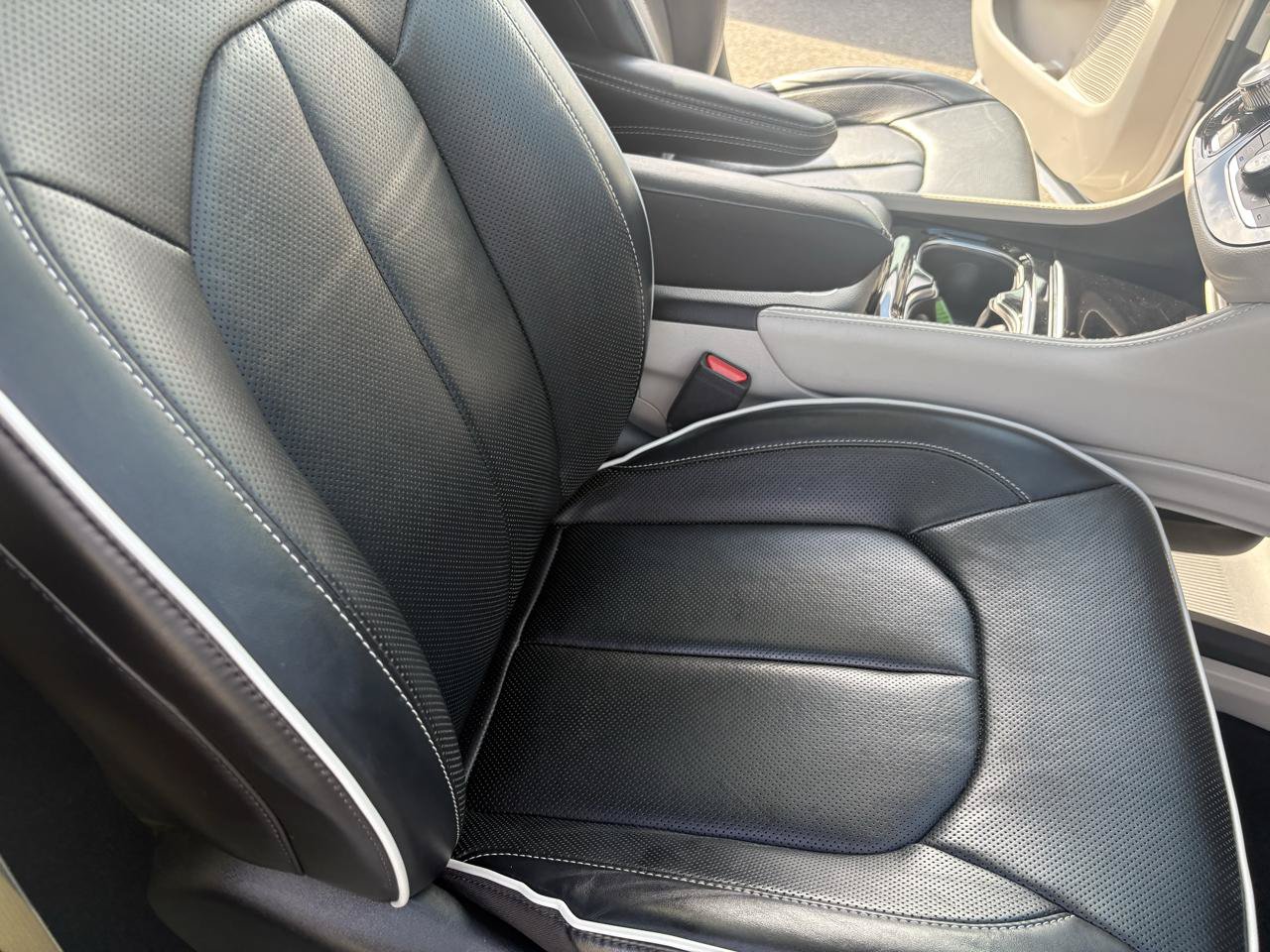 Used 2024 Chrysler Pacifica Limited FWD image 43