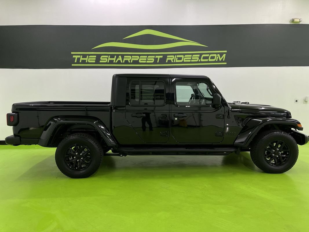Used 2023 Jeep Gladiator Sport AWD/4WD image 11