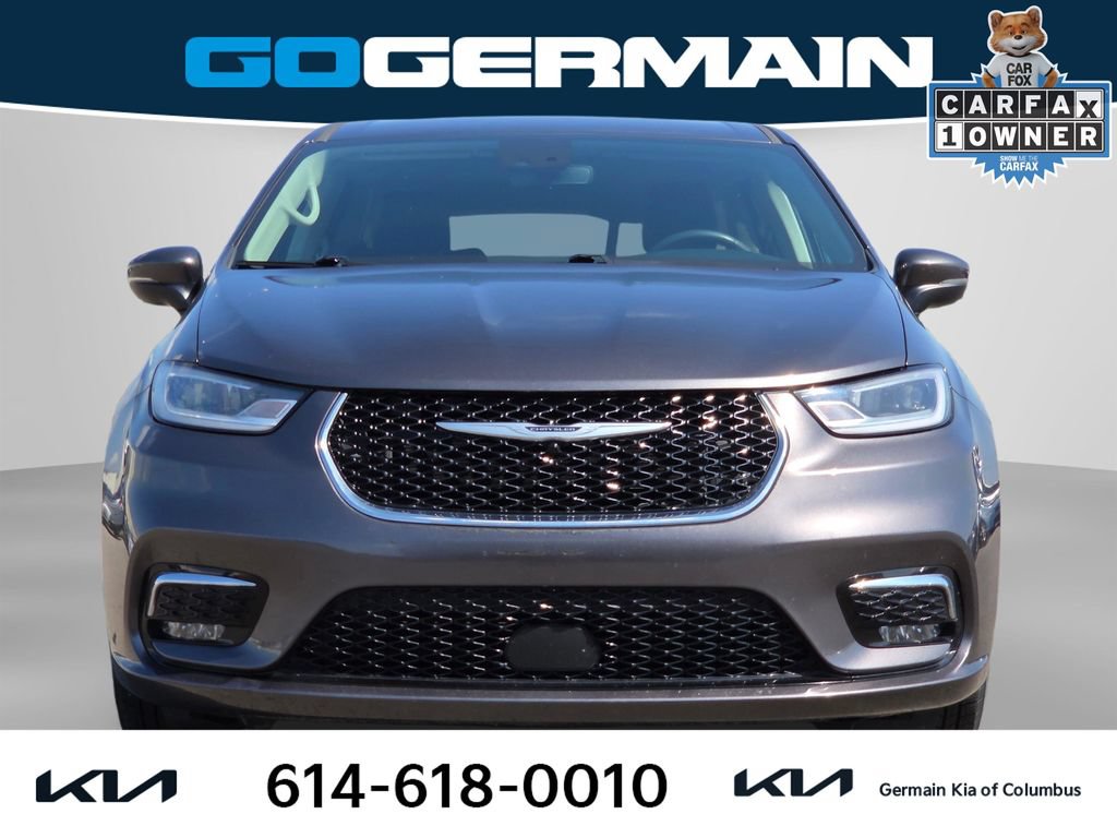 Used 2023 Chrysler Pacifica Touring-L FWD image 2