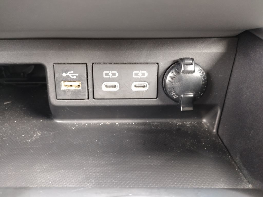 Used 2023 Toyota Highlander LE FWD image 32