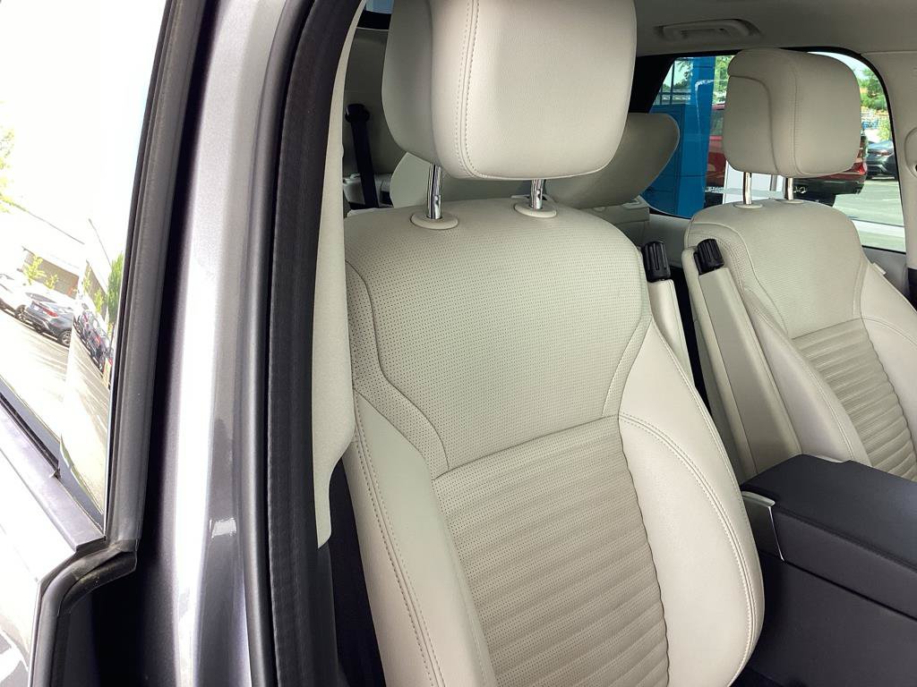 Used 2025 Land Rover Discovery S AWD/4WD image 19