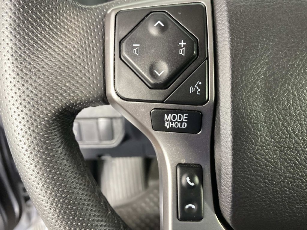 Used 2021 Toyota Tacoma SR5 AWD/4WD image 17