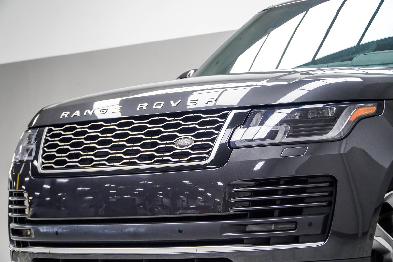 Used 2021 Land Rover Range Rover P525 Westminster Edition LWB AWD/4WD image 2