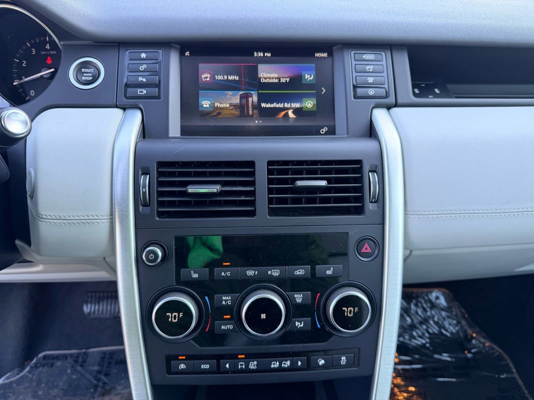 Used 2017 Land Rover Discovery Sport SE image 21