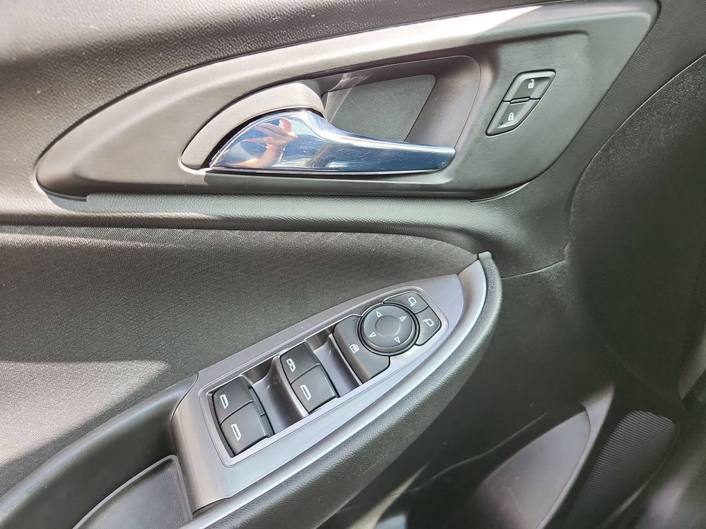 Used 2022 Chevrolet Malibu LT FWD image 5