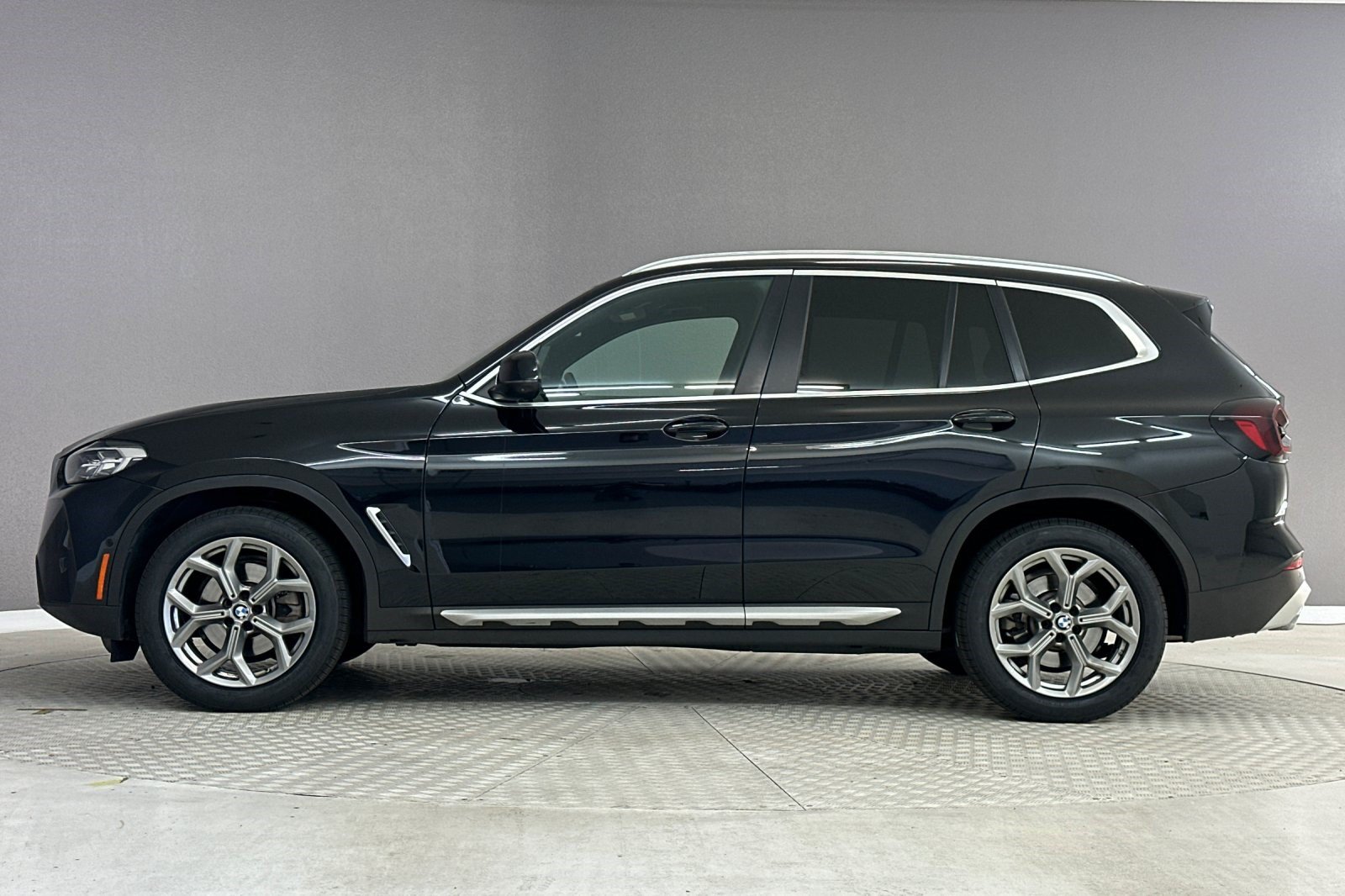 Used 2024 BMW X3 sDrive30i w/ Convenience Package RWD image 2