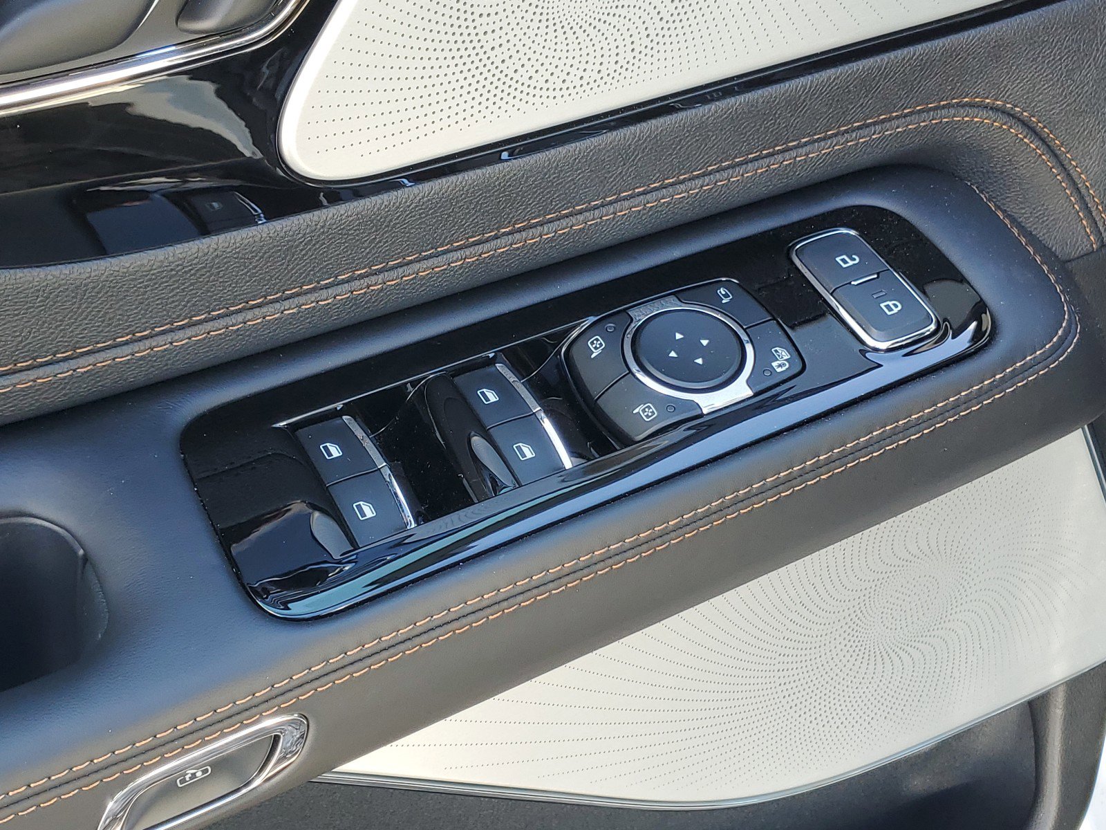 New 2025 Lincoln Aviator Black Label image 10