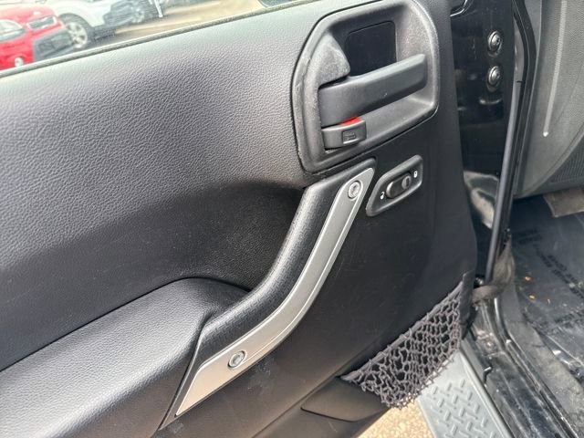 Used 2015 Jeep Wrangler Unlimited Sahara w/ Dual Top Group image 19