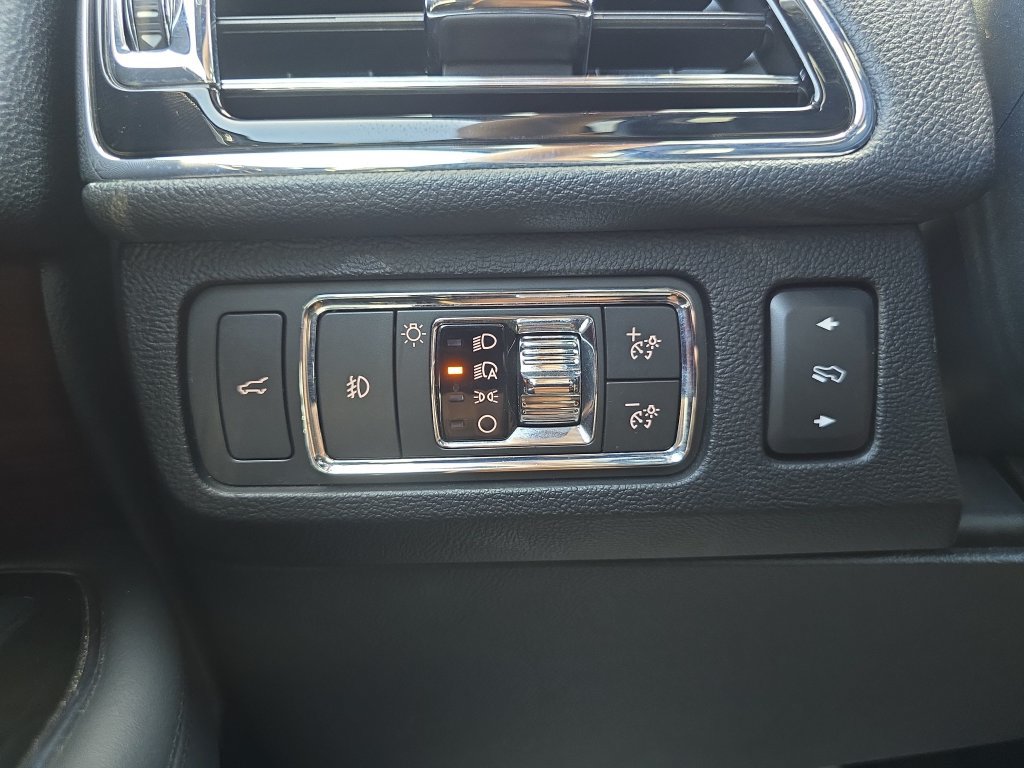 Used 2022 Lincoln Navigator Reserve AWD/4WD image 24