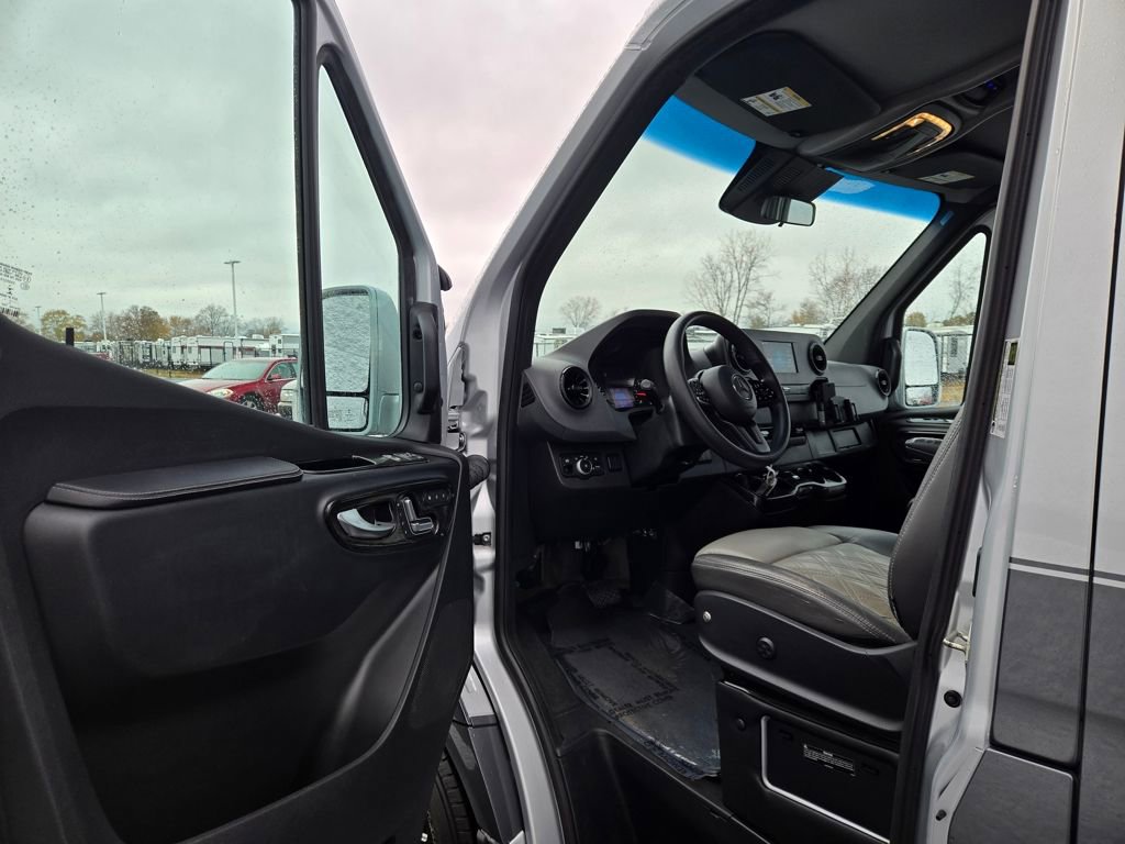 Used 2021 Mercedes-Benz Sprinter 2500 image 19