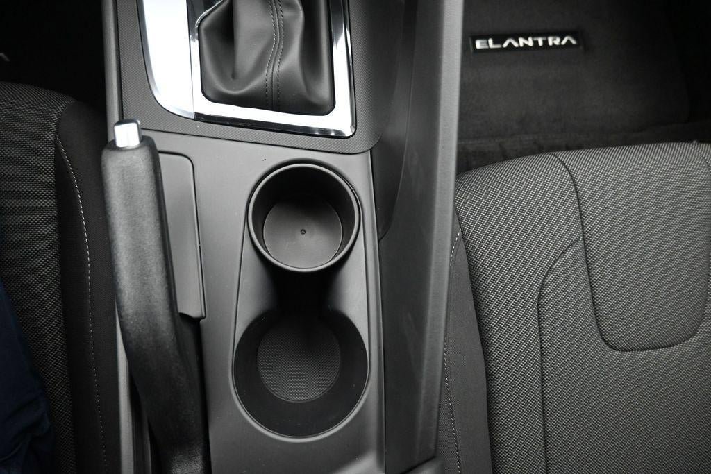 New 2026 Hyundai Elantra SE FWD image 18