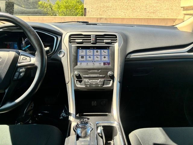 Used 2019 Ford Fusion SE FWD image 14