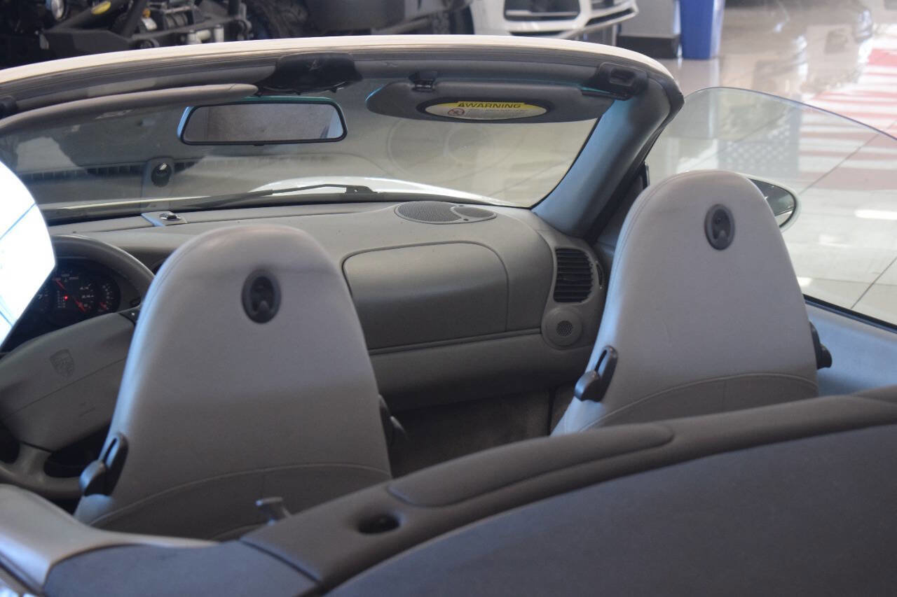 Used 2000 Porsche 911 Carrera image 40