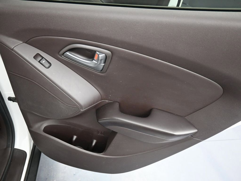 Used 2015 Hyundai Tucson SE AWD/4WD image 27