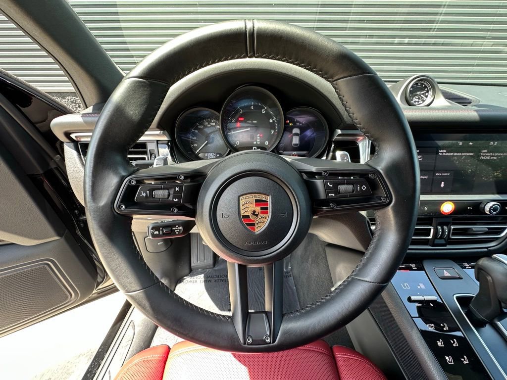 Certified 2023 Porsche Macan AWD/4WD image 16