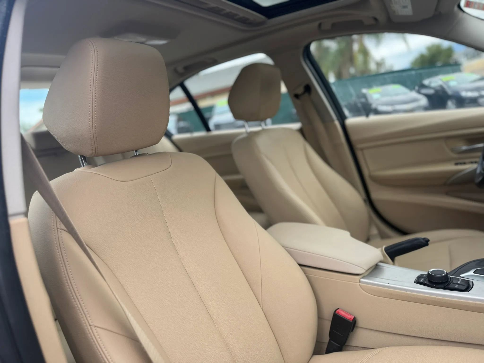 Used 2016 BMW 320i Sedan RWD image 13